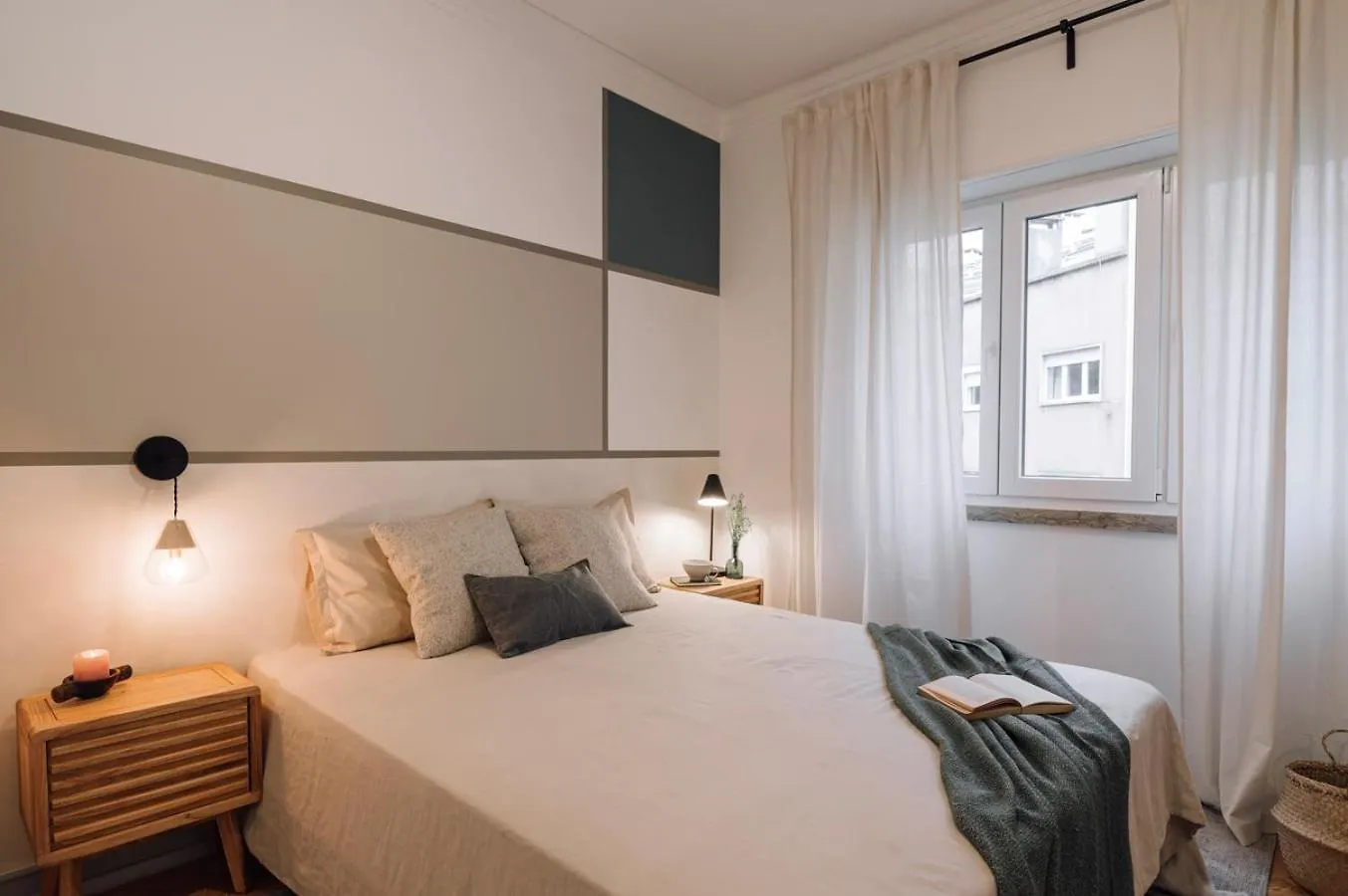 Estoril - 2 Bedrooms In Estrela Lisbon 0*,  Portugal